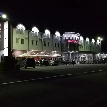 ホテル Oxa ノヴィ・パザル